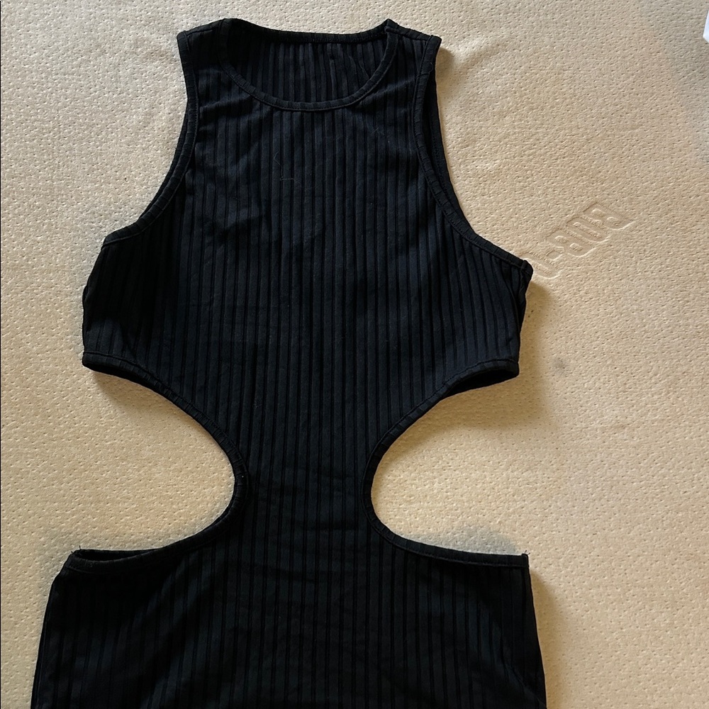 Black Ribbed Cutout Tank Top - Picture 2 of 2